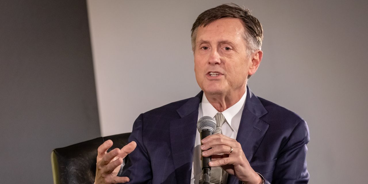 Clarida Defends Himself Amid Federal Reserve Trading Controversy