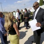 Frank Thomas heads group that buys Field of Dreams site