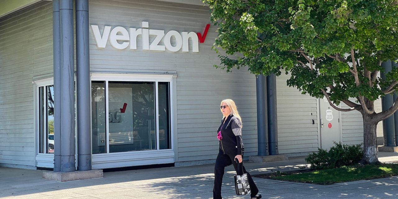 Verizon Completes Its Takeover of TracFone Wireless