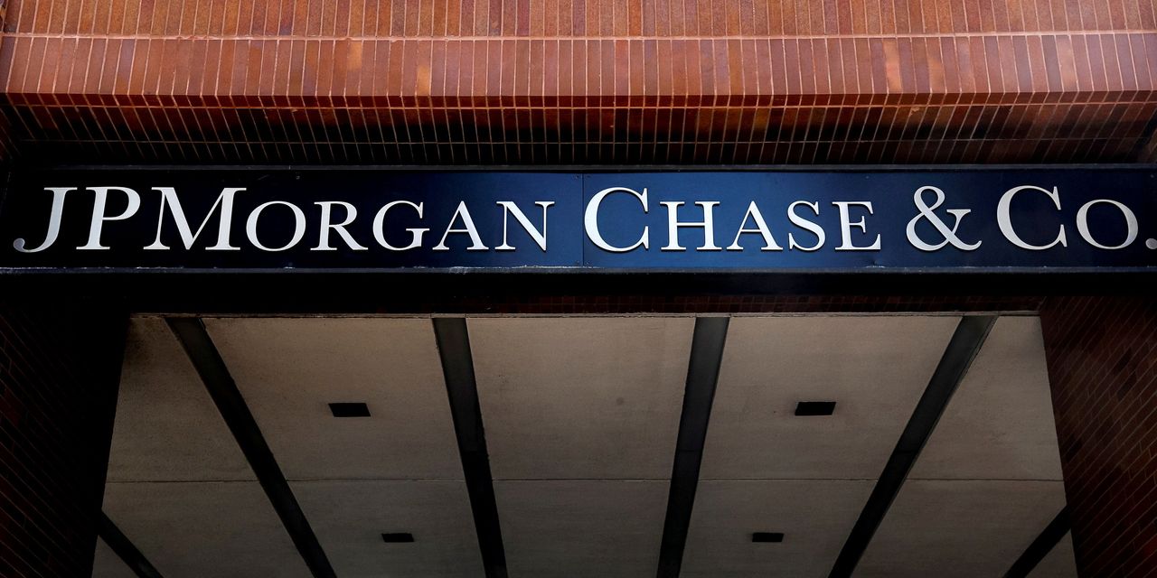 JPMorgan Fined 0 Million Over Employees’ Use Messaging Apps