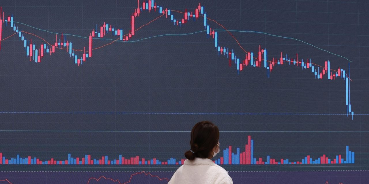 Bitcoin, Ether Fall Along With Tech Stocks