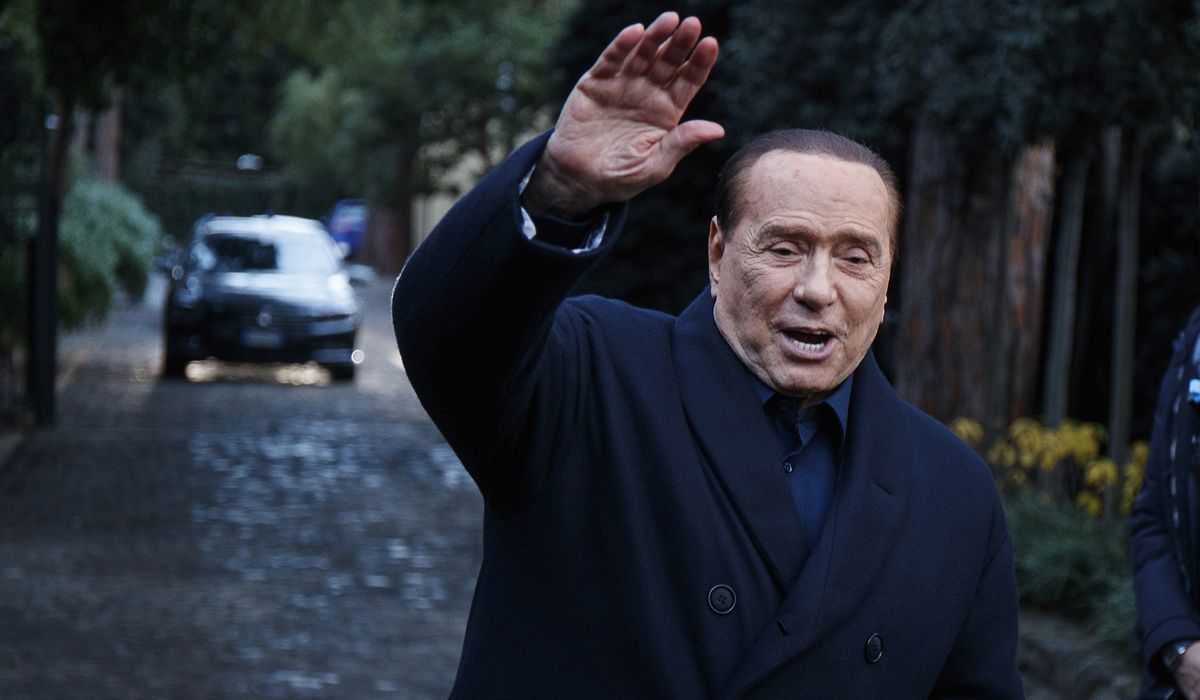 Silvio Berlusconi drops presidential bid on eve of vote