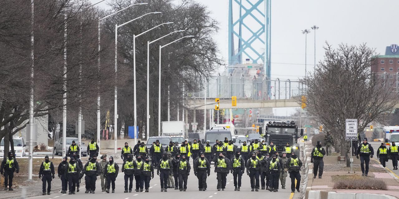 Canadian Police Begin to Clear Protesters Disrupting Cross-Border Bridge Traffic