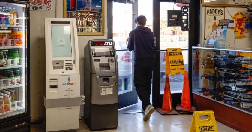 Gas-Station ATMs Are a Banking Battleground