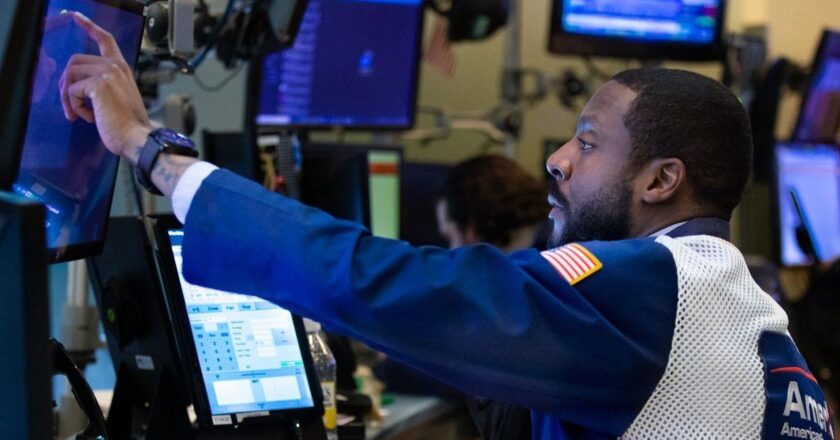 Stocks End Lower as Ukraine Tensions Mount