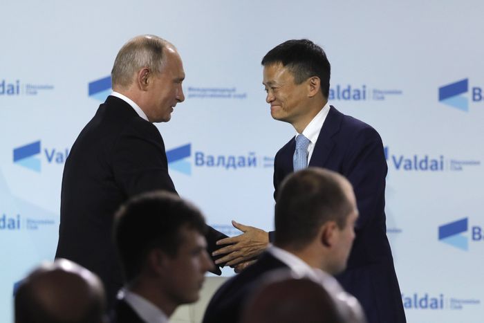 Alibaba’s Russia Venture Puts Chinese E-Commerce Giant in Awkward Spot