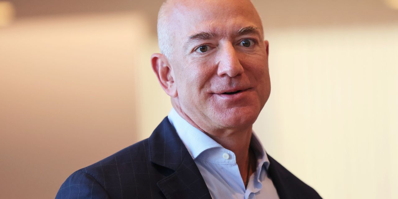 Jeff Bezos Criticizes Biden’s Call for Gas Stations to Cut Prices