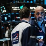 Stock Futures Slip, Tech Selloff Set to Deepen