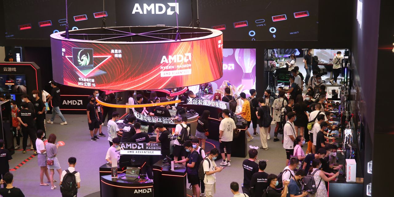 AMD Forecasts Deepening Slump in PC Sales as Consumer Demand Slows