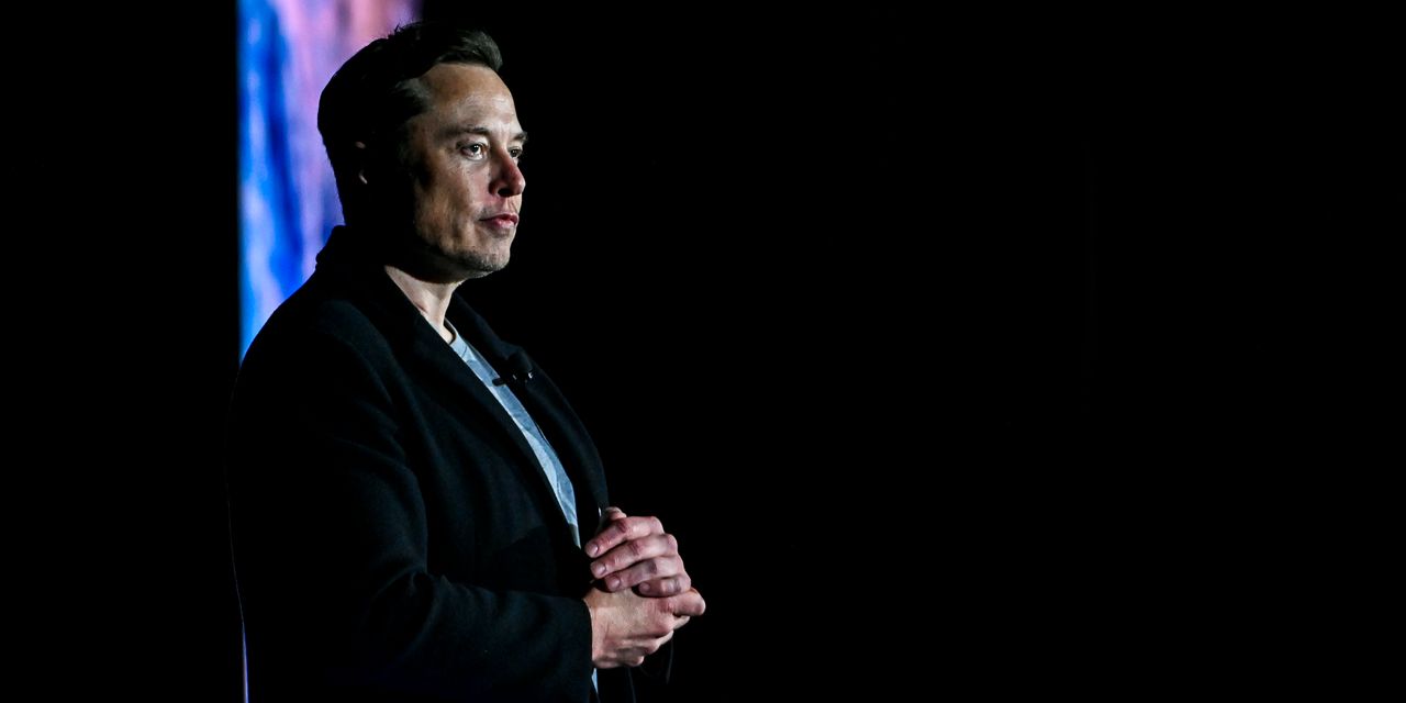 Musk Defies Management Mantras With Rapid Overhaul at Twitter