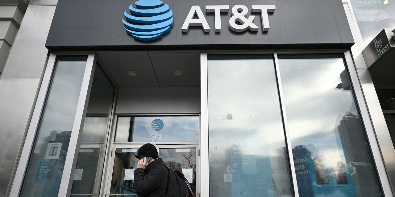 AT&T to Build Broadband Services Outside Current Markets