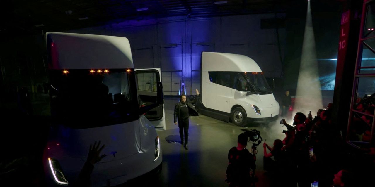 Tesla Delivers Semi Trucks to PepsiCo