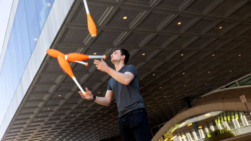 The Math Behind the Magic: How FlyJuggler Turns “Siteswap” Theory Into Mesmerizing Art
